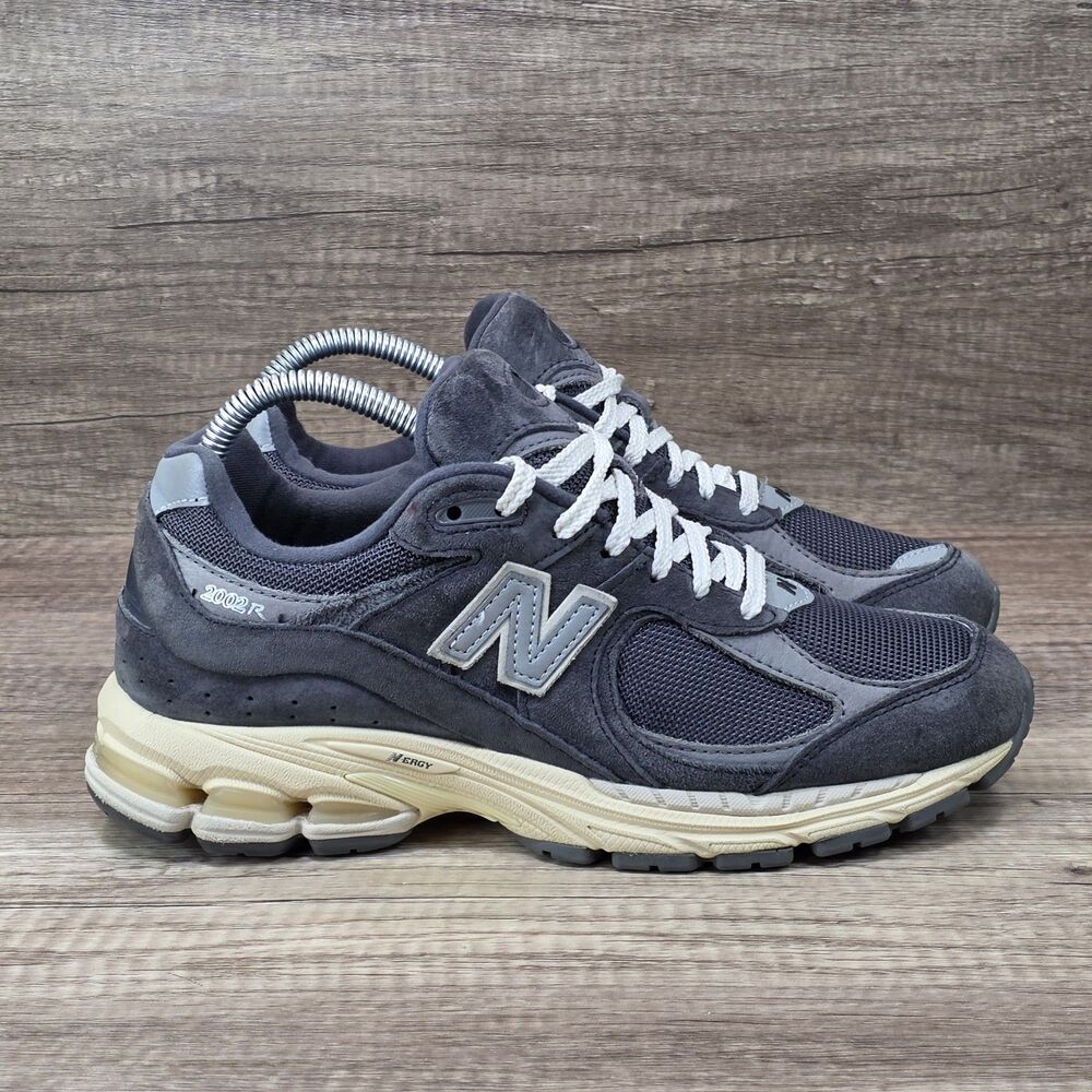 New Balance 2002R Men's Size 6.5 Women's Size 8 Gray Suede Cream Shoes M2002RHO